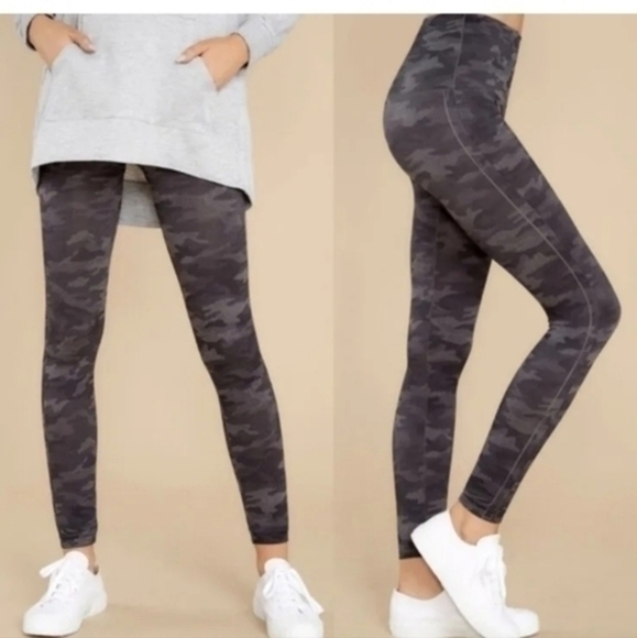 Spanx Look At Me Now Seamless Leggings Size S Heather Gray Camo - Picture 1 of 7